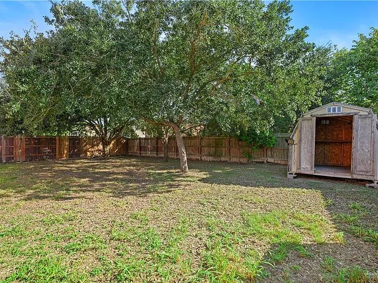 209 San Ignacio Ave — Photo 18