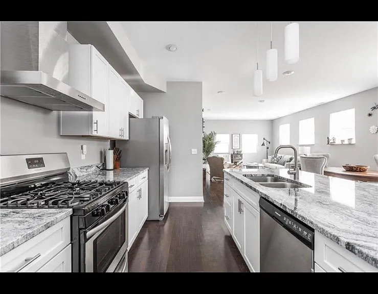 829 S Randolph St — Photo 4