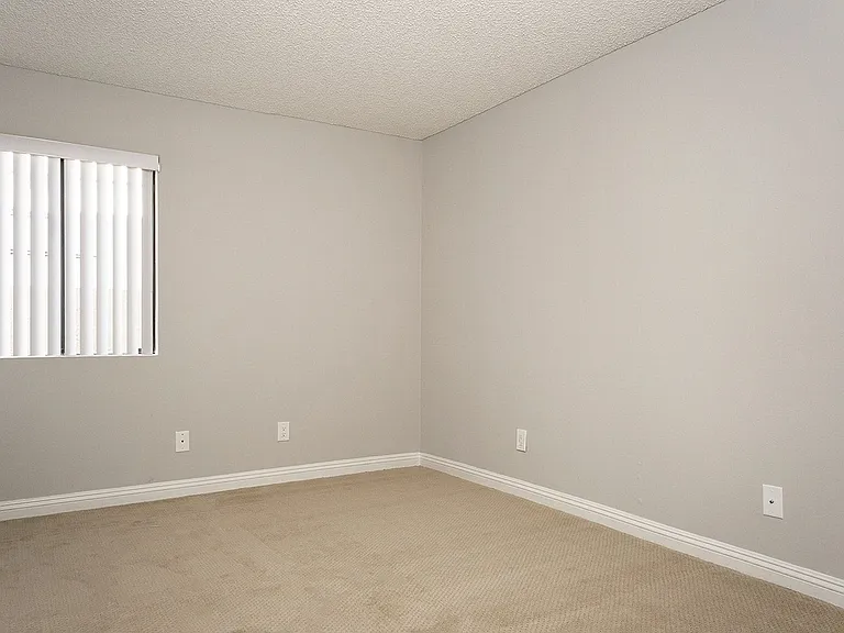 321 N Cedar St — Photo 55