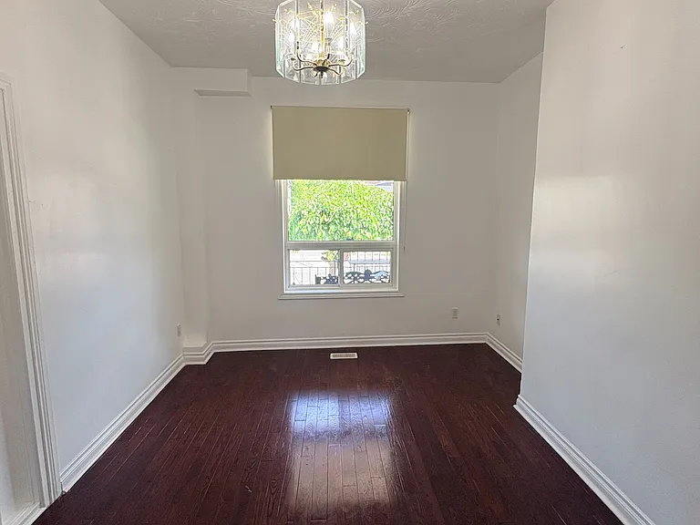 1080 Dufferin St #MAIN FLOOR — Photo 18