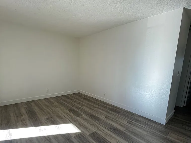 1834 Jefferson St — Photo 8