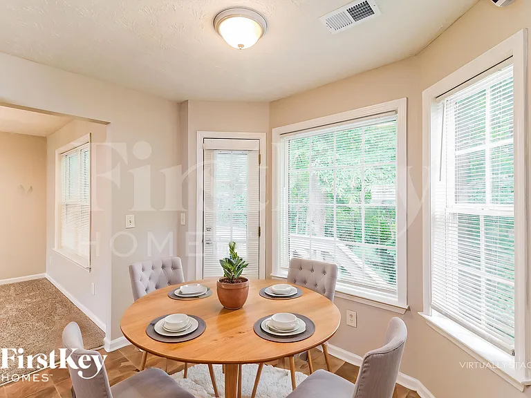 8012 Mustang Ln — Photo 6