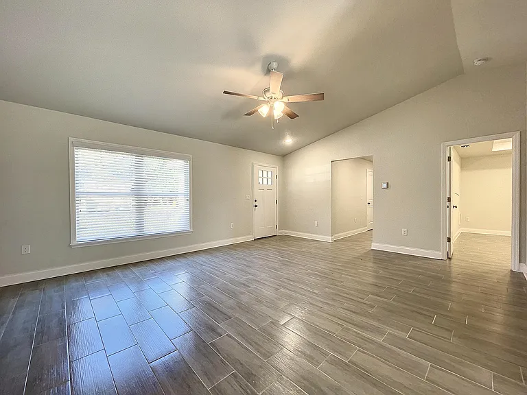 427 Petteway Dr — Photo 5