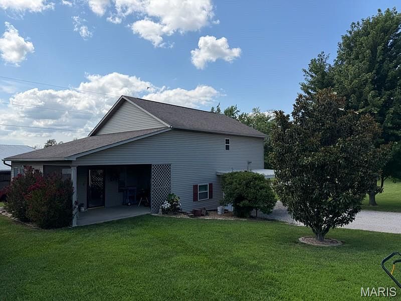 2nd image of 271 Crazy Horse Ln