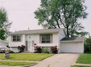 3274 Dove Dr, Decatur, IL 62526