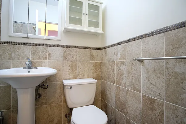 Rented by Link NY Realty | media 25