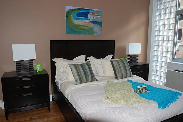 Rented by Perry Associates NYC Inc | media 4