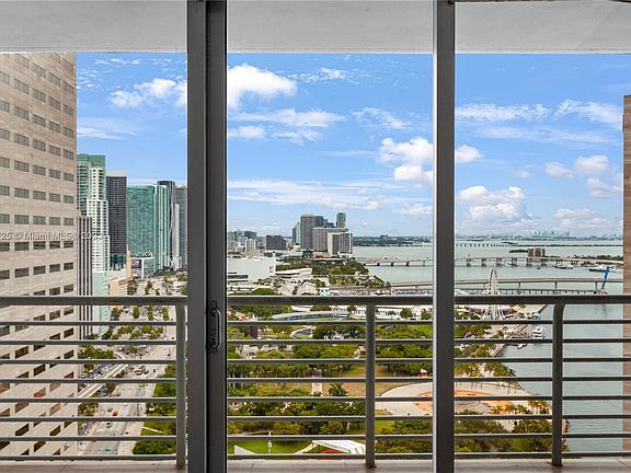2nd image of 325 Biscayne Blvd #3222