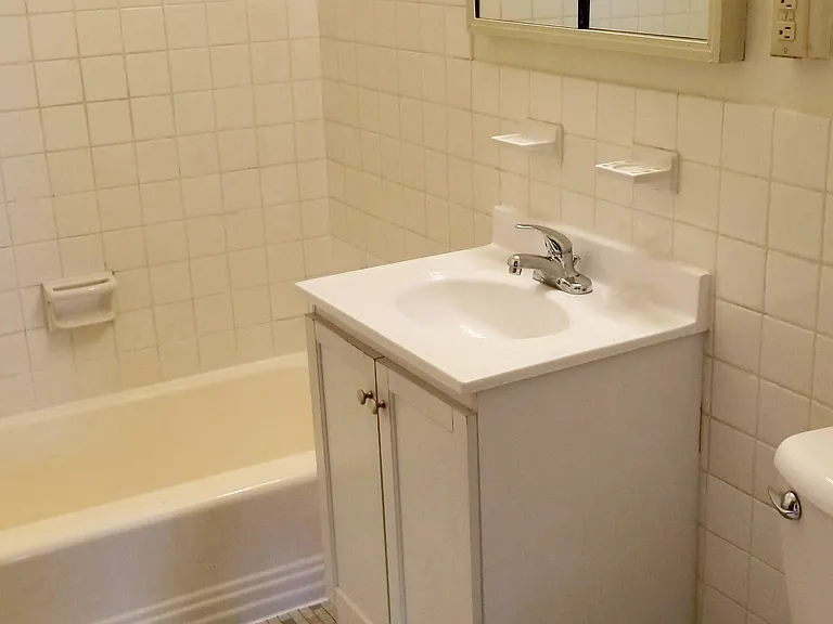 English Conway Place — Photo 15