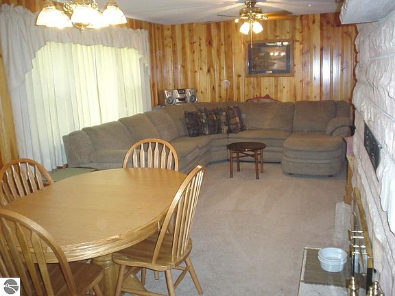 4th image of 3673 Oak Dr