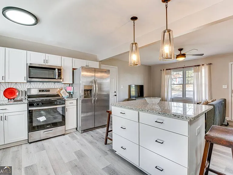 6385 Lobelia Rd SW — Photo 3
