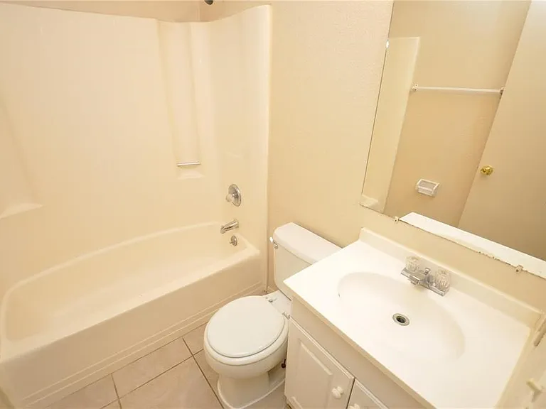 1743 Avenue C NE — Photo 10