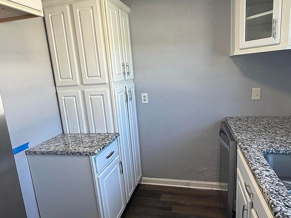 3rd image of 826 Ferndale Ave