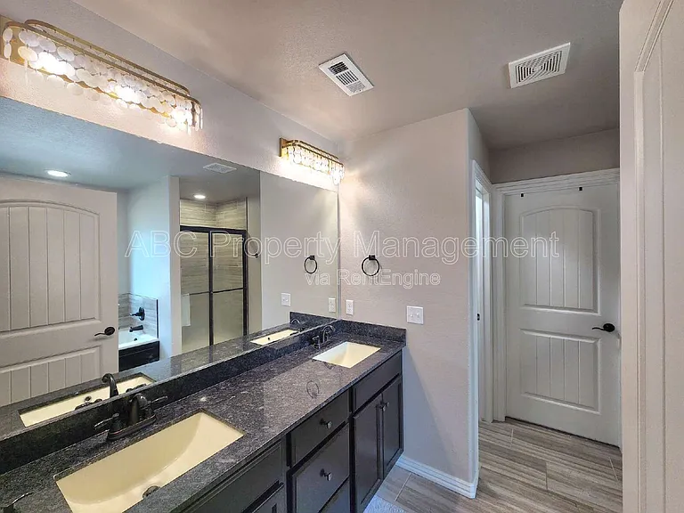 5009 E Truman Ln — Photo 21