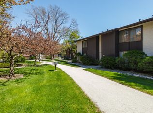 2140 W Good Hope Rd UNIT 15, Glendale, WI 53209