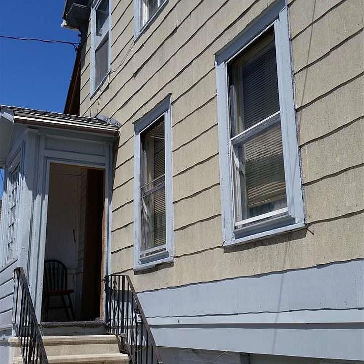 2nd image of 425 3rd St