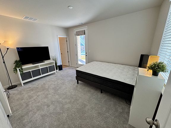 Room for rent: first floor (furnished upon request)