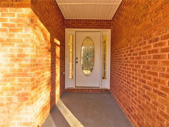 5th image of 513 Llewellyn Ct