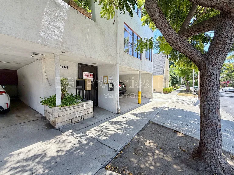 1168 N Curson Ave #12 — Photo 16