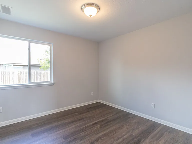 1411 Elbe St — Photo 15