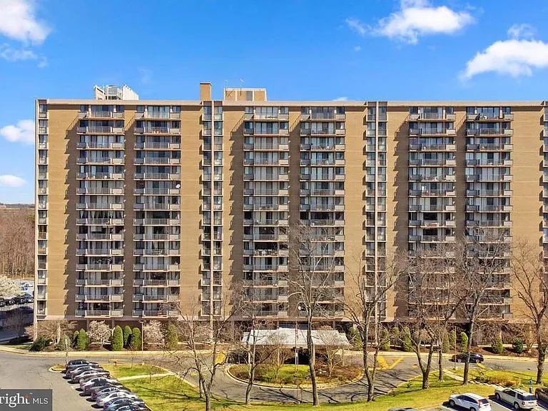 6100 Westchester Park Dr #1720 — Photo 1