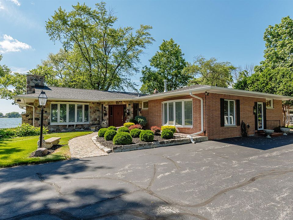 1503 N Summit Ave, Oconomowoc, WI 53066 | Zillow