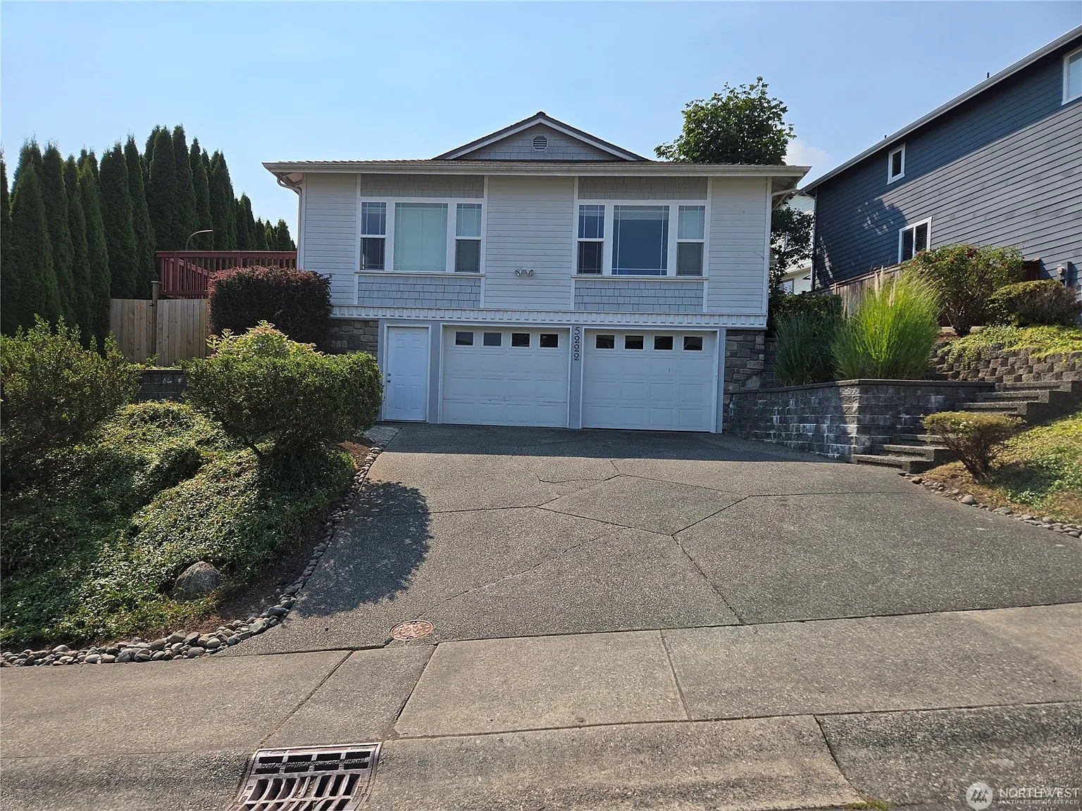 4 bed, 2.5 bath, 3032 sqft, $3,650 — Photo 2