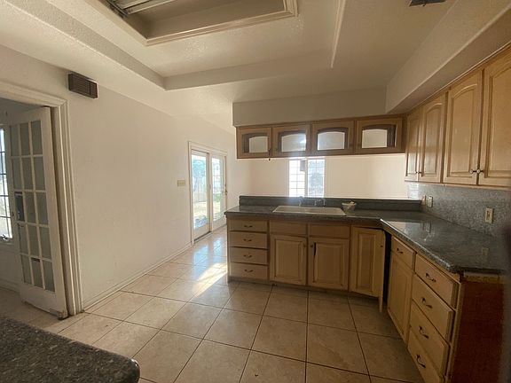 3rd image of 155 Knoll Ave