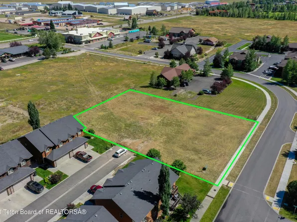 660 Valley Centre Dr, Driggs, ID 83422