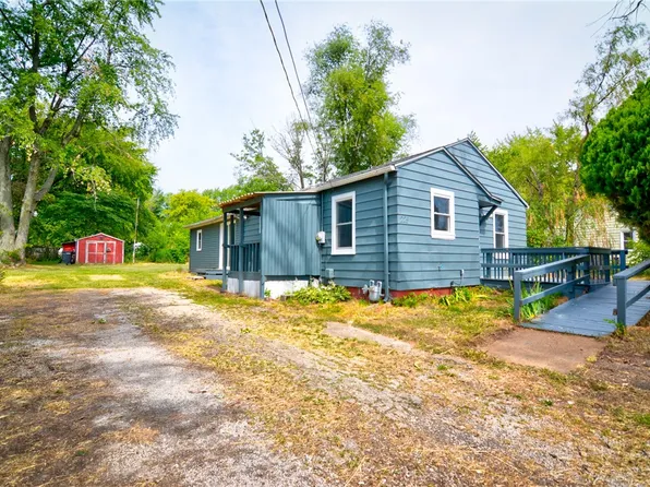 225 S Twin Lakes Rd, Decatur, IL 62522