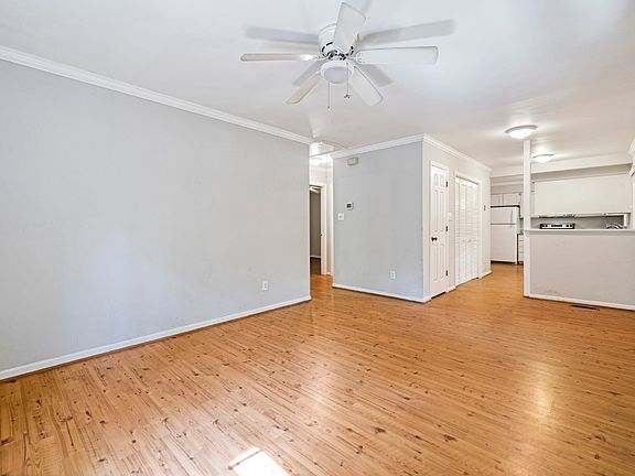 2nd image of 2516 Foxwood Dr #B