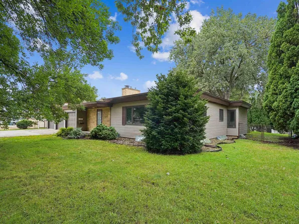 144 Hillcrest Rd, Waterloo, IA 50701