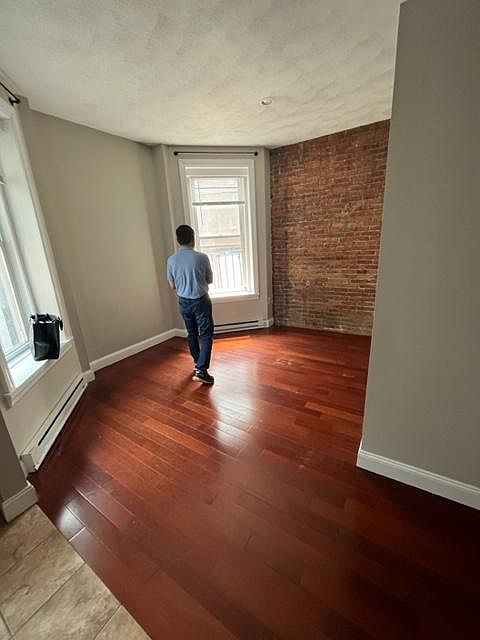 2nd image of 251 Newbury St #2R