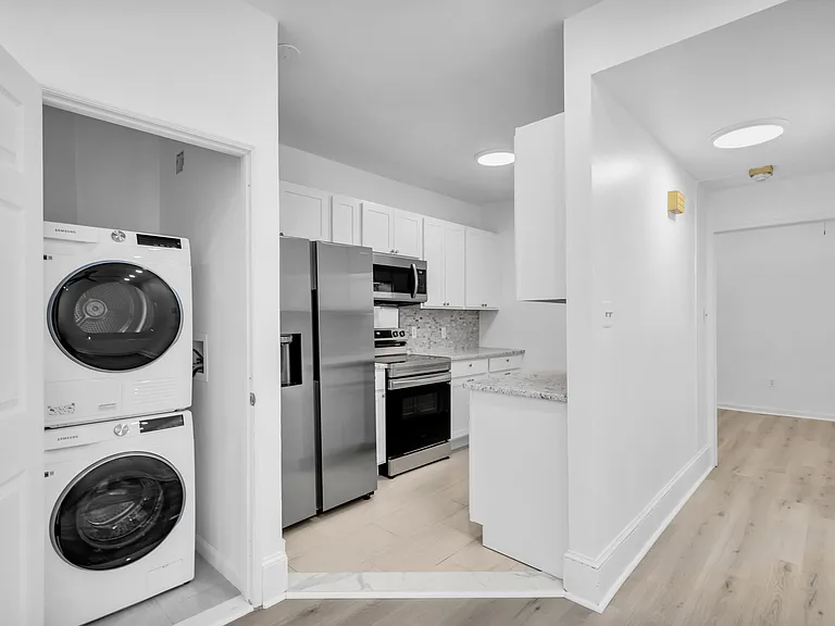 142 S 6th St #1 — Photo 8