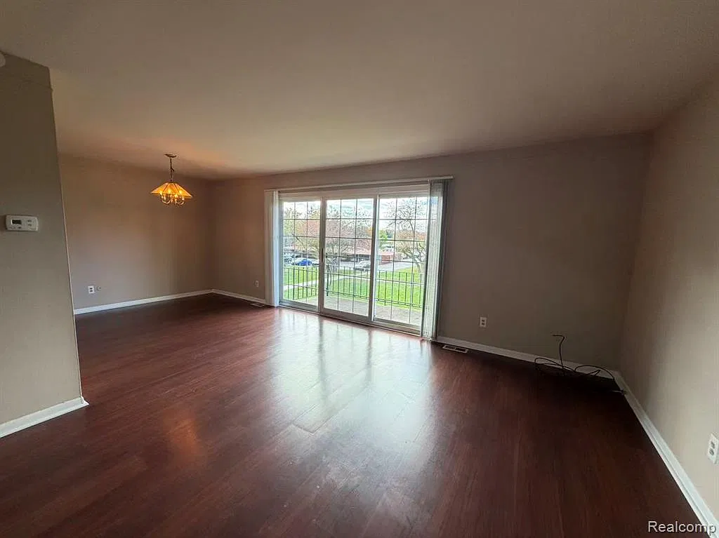1 bed, 1.0 bath, 875 sqft, $1,150 — Photo 4
