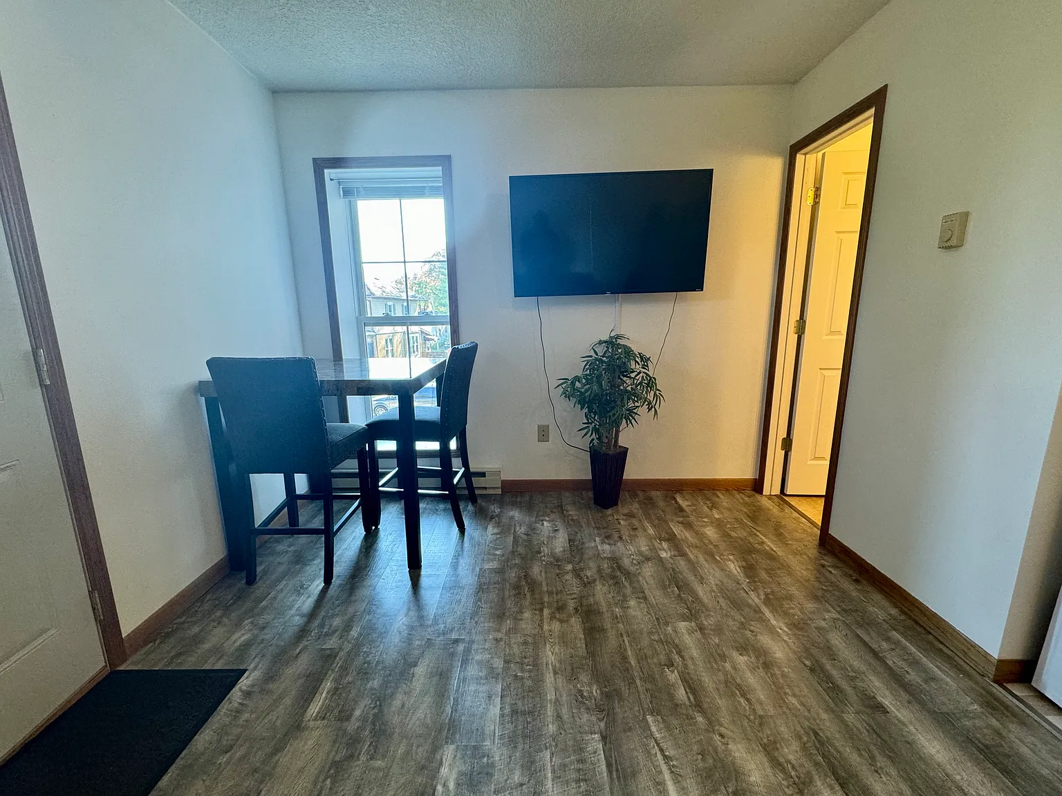 1 bed, 364 sqft, $825 — Photo 3