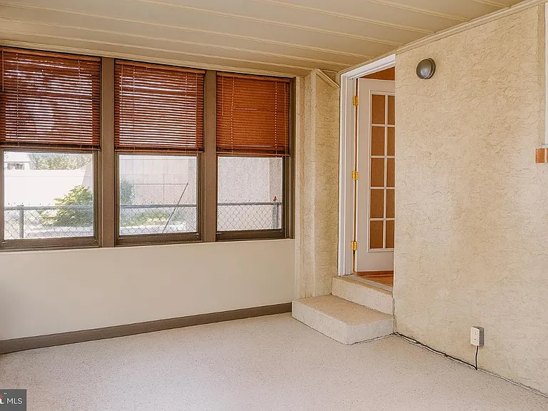 410 W 11th Ave — Photo 13