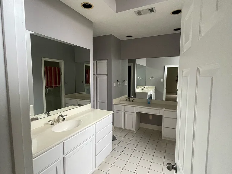 917 Birdsall St — Photo 13