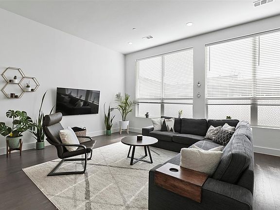 2nd image of 1836 Euclid Ave Unit 104