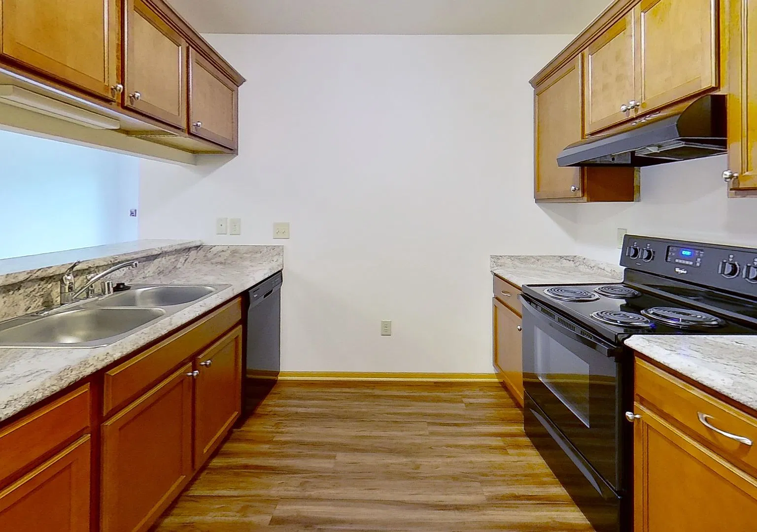 Condo Style Lower 1 Bedroom 1 Bathroom Apartment Available — Photo 1