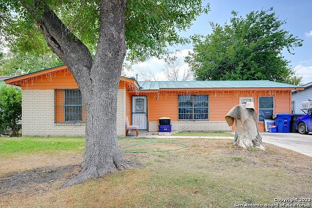 1st image of 439 PARKSIDE DR