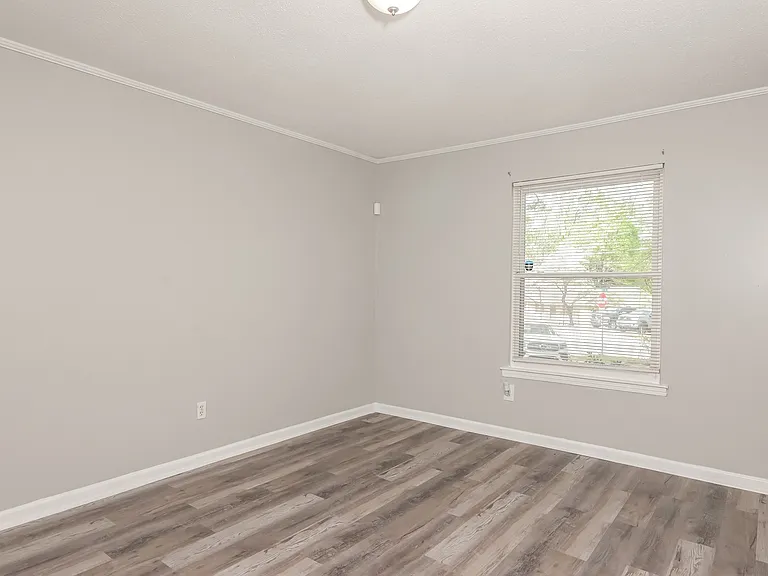 626 Hickory Ct — Photo 11