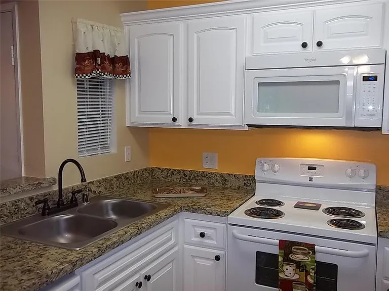 Citrus Gardens Apartments — Photo 8