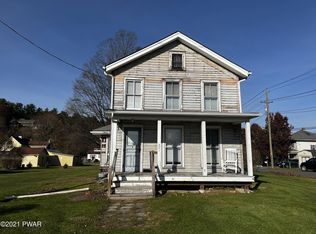 301 3rd St, Matamoras, PA 18336