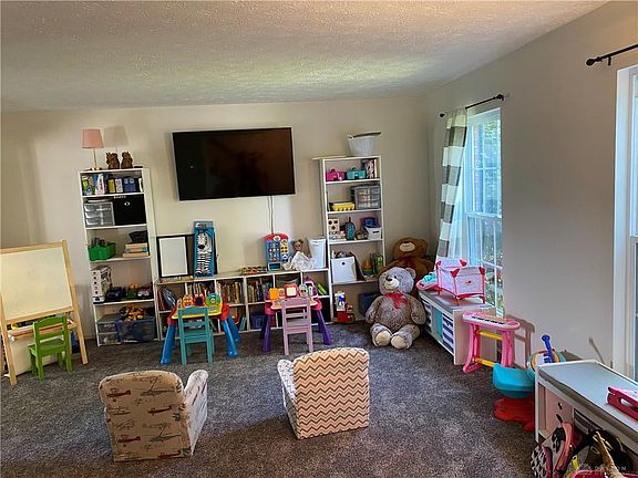 5th image of 203 Sagebrush Dr