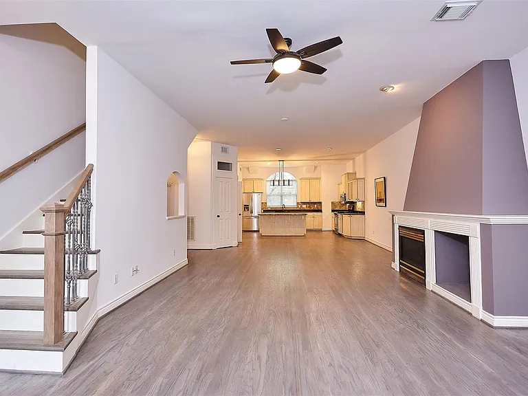 110 E Detering St — Photo 5