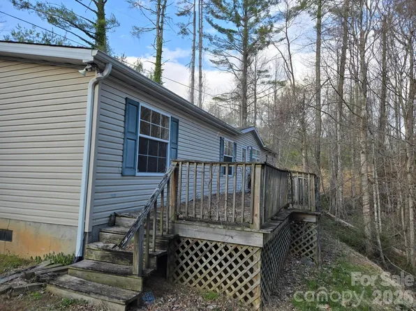 6 Woodland St, Spruce Pine, NC 28777