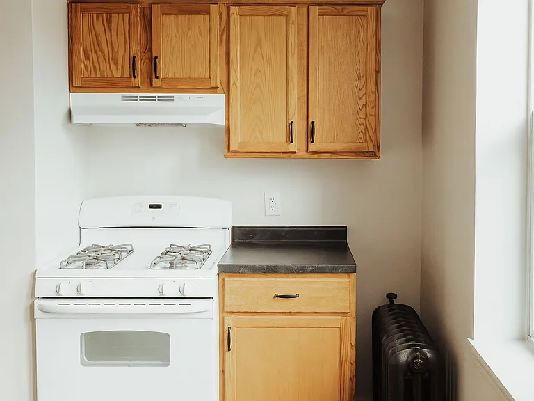 370 E Court St #2R — Photo 9