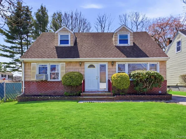 70 Deepdale Drive, South Huntington, NY 11746