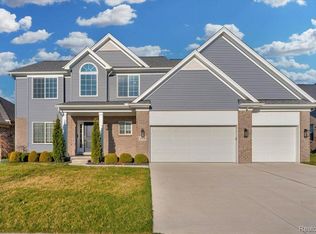 20196 Sagebrush Dr, Brownstown Township, MI 48183